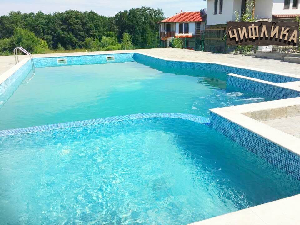 Outdoor pool at Chiflika